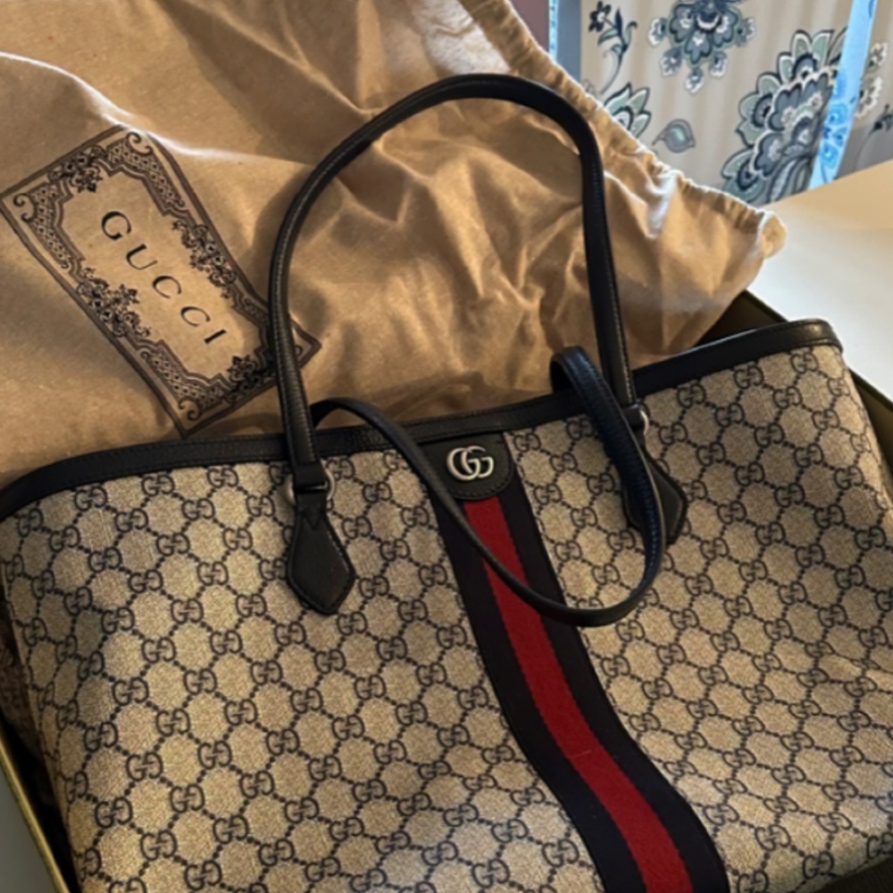 Gucci Bag - Picture 2 of 3
